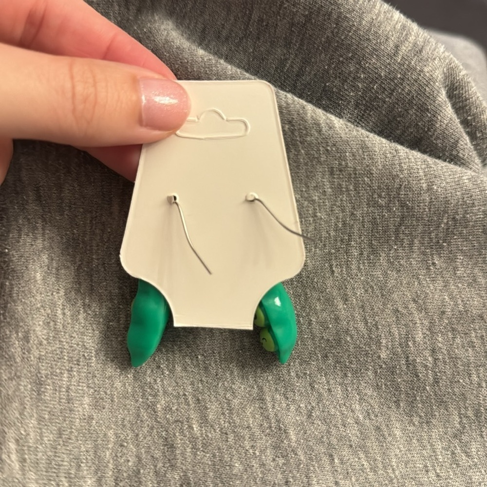 🛍️BUNDLE 3 for $17 Adorable pair of earrings - kawaii - peas in a pod - Picture 2 of 2